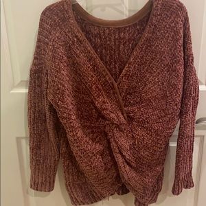 Sweater with bow tie in the back